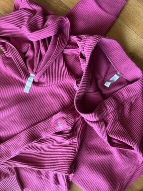 ALO Muse Ribbed Hoodie & Joggers Set in Berry Size Small